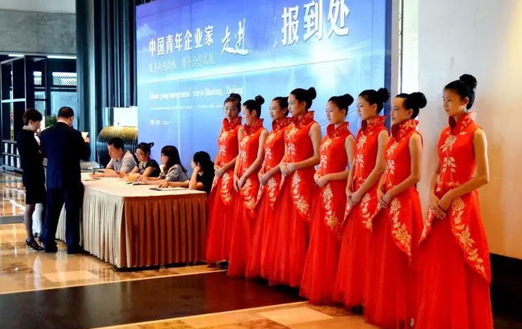 展会迎宾礼仪